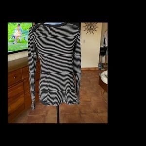 Black and white Lululemon long sleeve